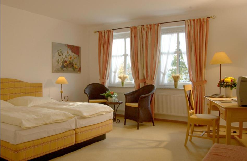 Baerenkrug Hotel Molfsee Room photo